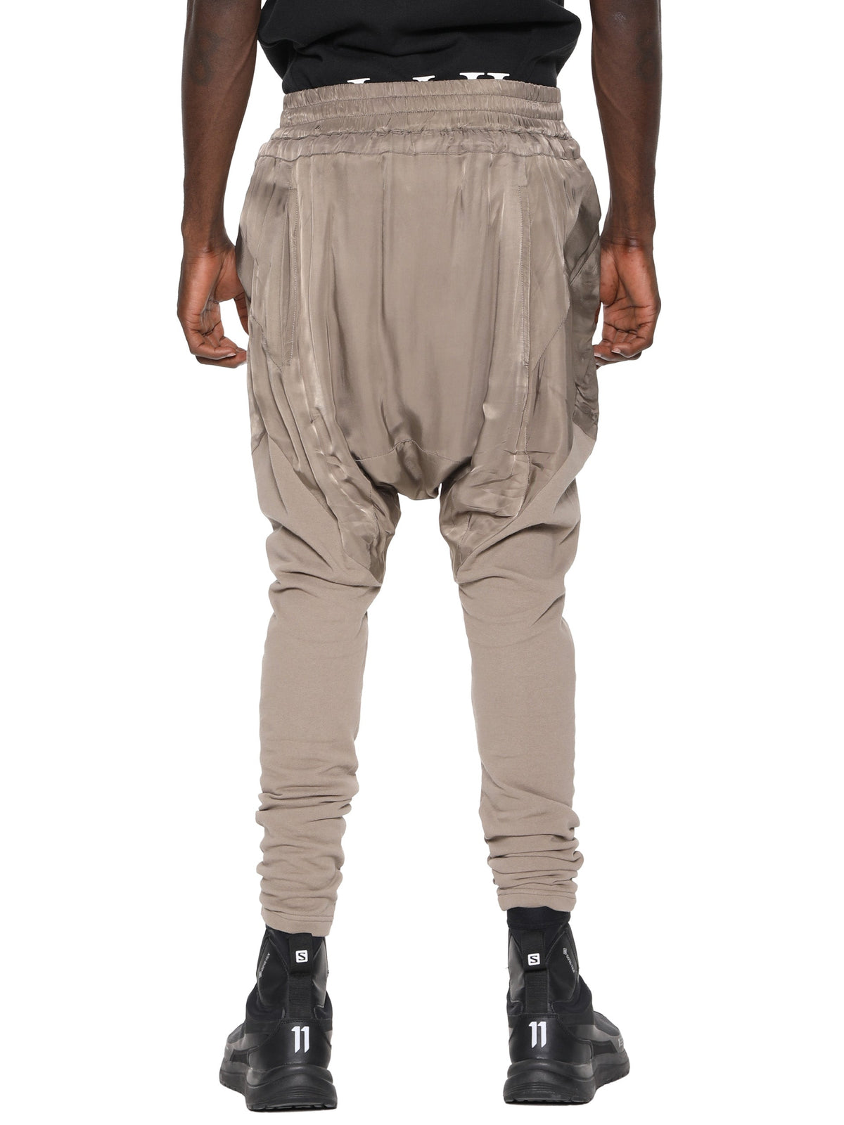 DROP-CROTCH GEOCUT KNIT CALVES PANEL SAROUEL PANTS / SAND KHAKI