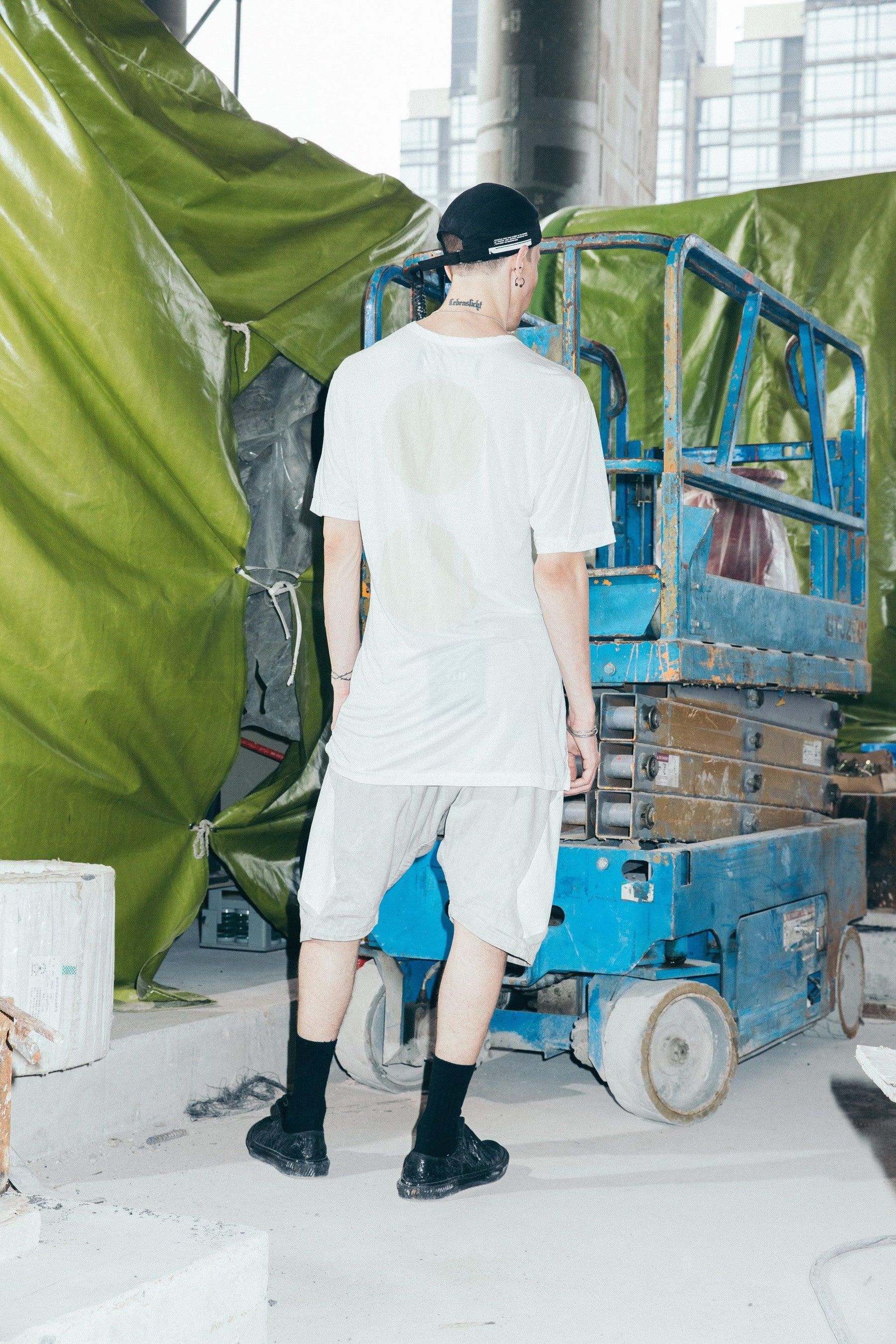 DUST WHITE DYED PANEL PRINTED LINEN SHORTS