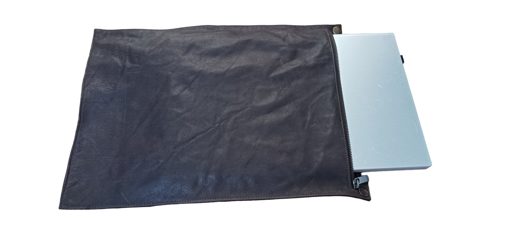 Holds 2 laptops with removable leather case